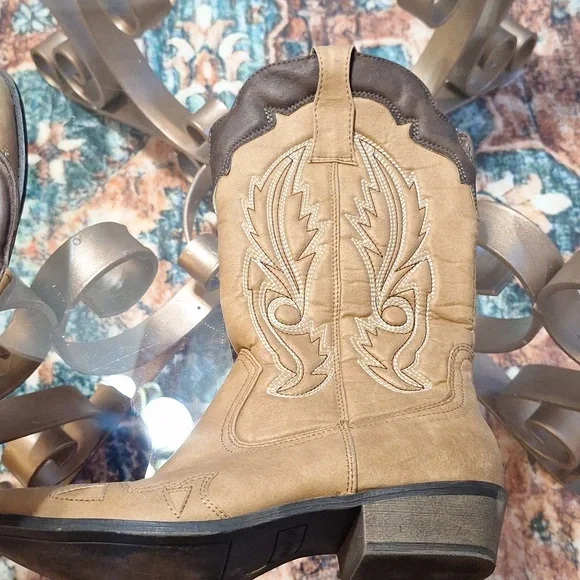 Coconuts by Matisse Tan and Brown Boots - Picture 4 of 5